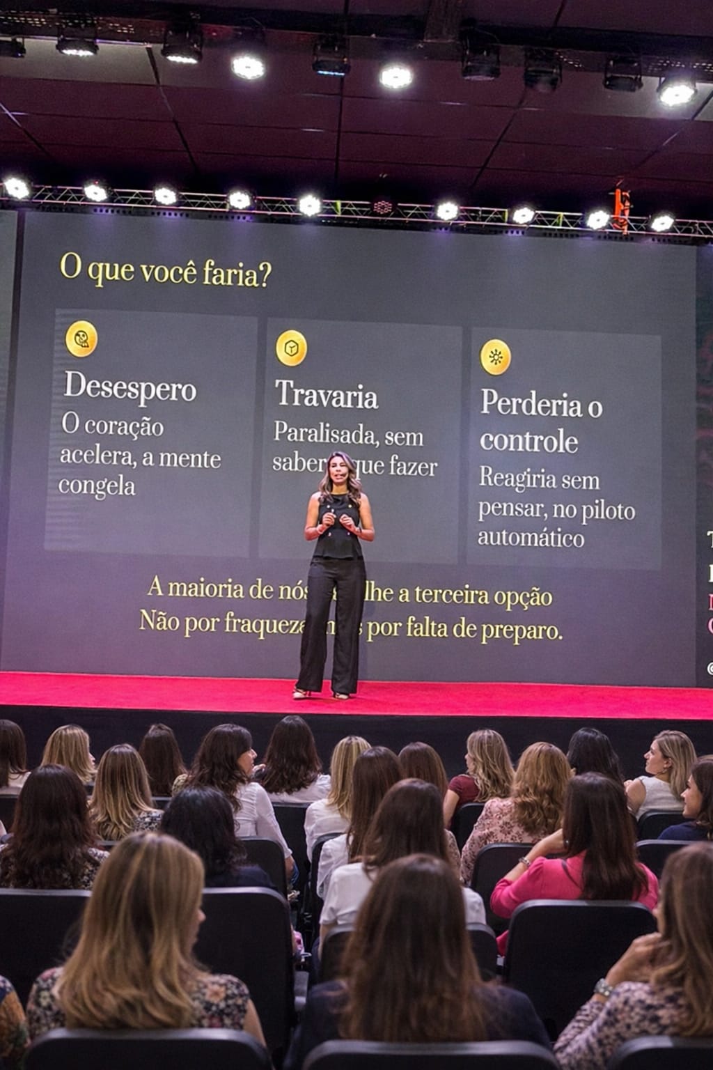 Encontro feminino com plateia atenta